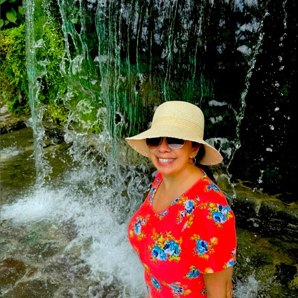 Meet your Posher, Elizabeth - Picture 1 of 1